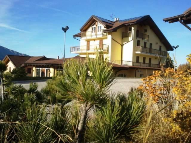 Hotel Residence Bellavista - Camping Polsa Brentonico Esterno foto